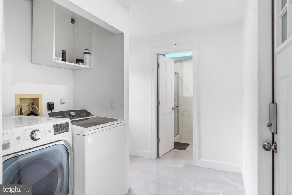 Image 29 of property listing at 19 TWIN SPRINGS DR, Fredericksburg, VA 22407