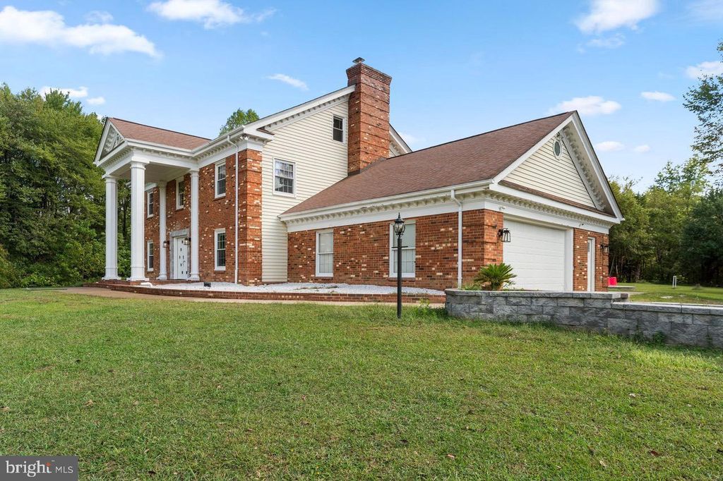 Image 3 of property listing at 19 TWIN SPRINGS DR, Fredericksburg, VA 22407