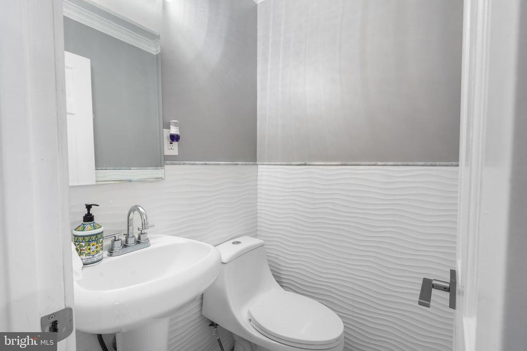 Image 35 of property listing at 19 TWIN SPRINGS DR, Fredericksburg, VA 22407