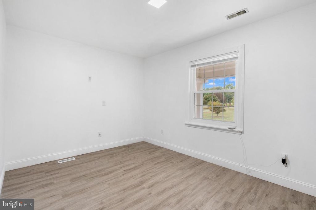 Image 40 of property listing at 19 TWIN SPRINGS DR, Fredericksburg, VA 22407