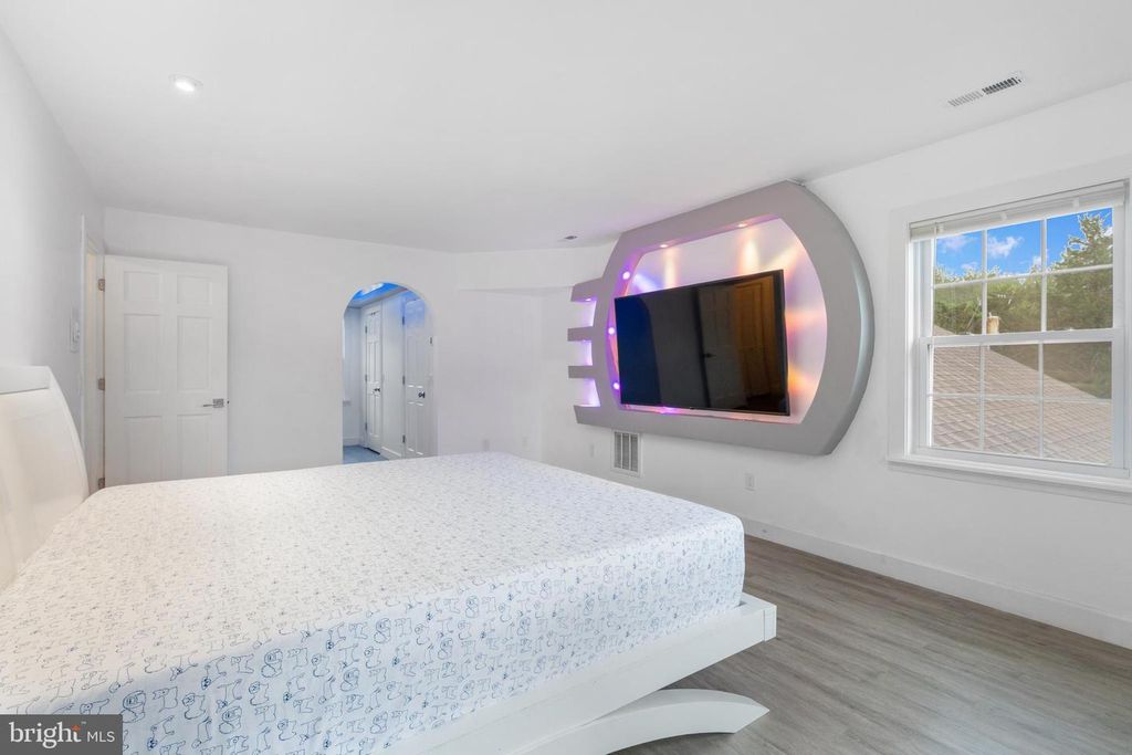 Image 54 of property listing at 19 TWIN SPRINGS DR, Fredericksburg, VA 22407