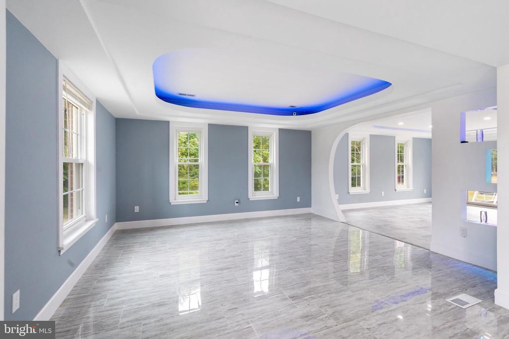 Image 6 of property listing at 19 TWIN SPRINGS DR, Fredericksburg, VA 22407