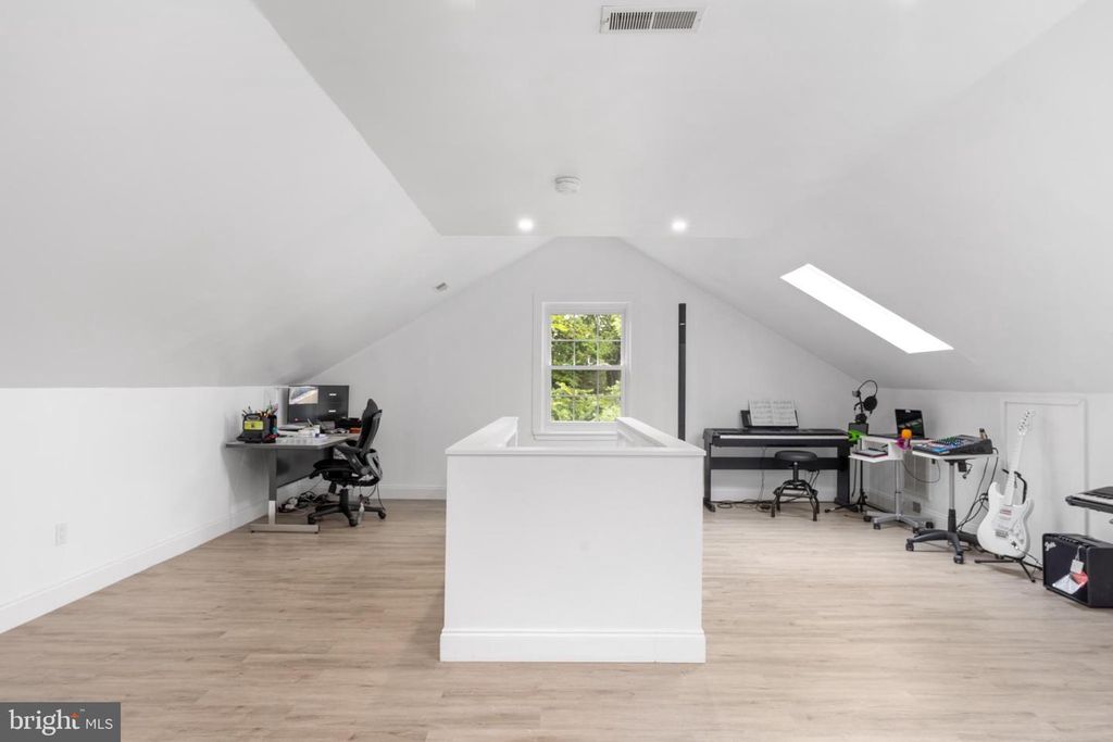 Image 60 of property listing at 19 TWIN SPRINGS DR, Fredericksburg, VA 22407