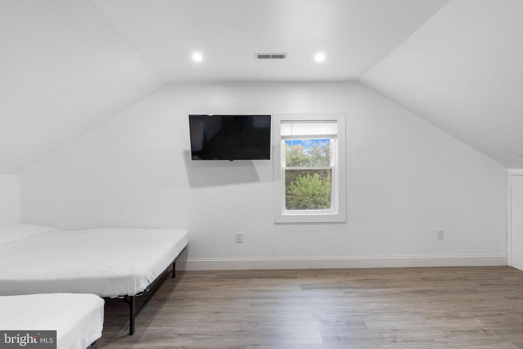 Image 63 of property listing at 19 TWIN SPRINGS DR, Fredericksburg, VA 22407