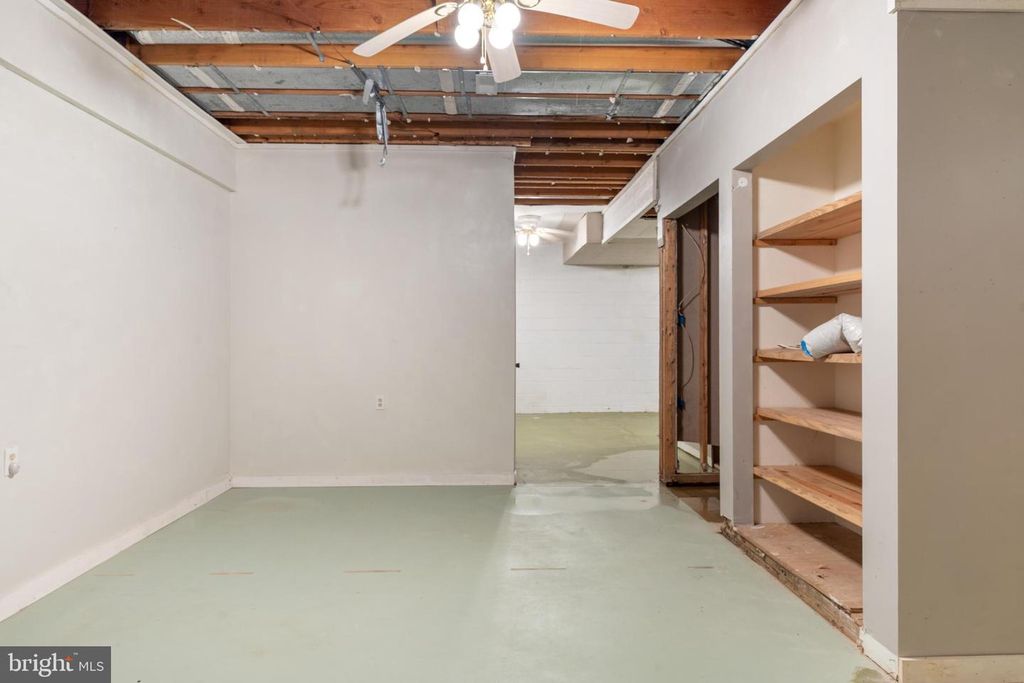 Image 66 of property listing at 19 TWIN SPRINGS DR, Fredericksburg, VA 22407