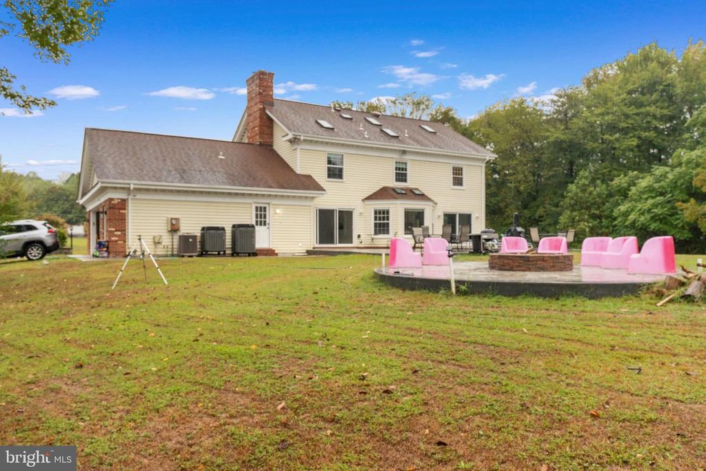 Image 73 of property listing at 19 TWIN SPRINGS DR, Fredericksburg, VA 22407