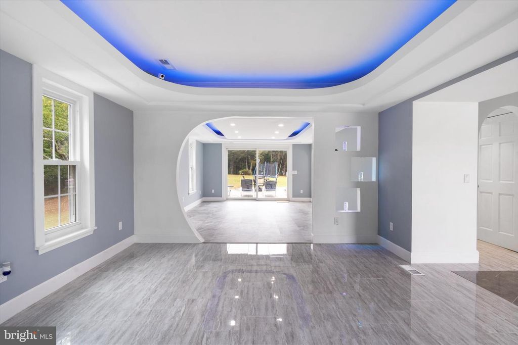 Image 8 of property listing at 19 TWIN SPRINGS DR, Fredericksburg, VA 22407