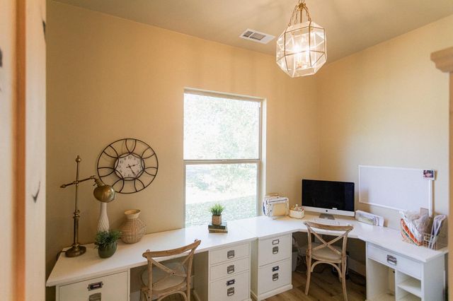 1316 Trails Way, Modesto, CA 95357