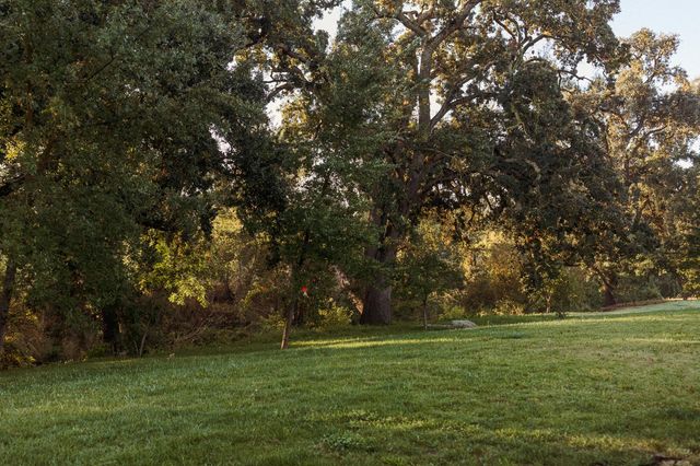 1316 Trails Way, Modesto, CA 95357