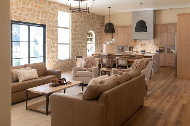 1316 Trails Way, Modesto, CA 95357