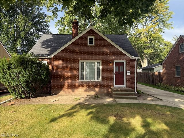 4588 W 227th Street, Fairview Park, OH 44126