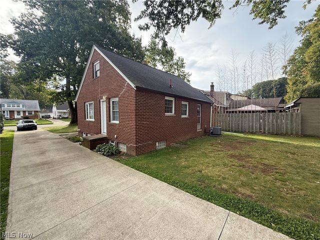 4588 W 227th Street, Fairview Park, OH 44126