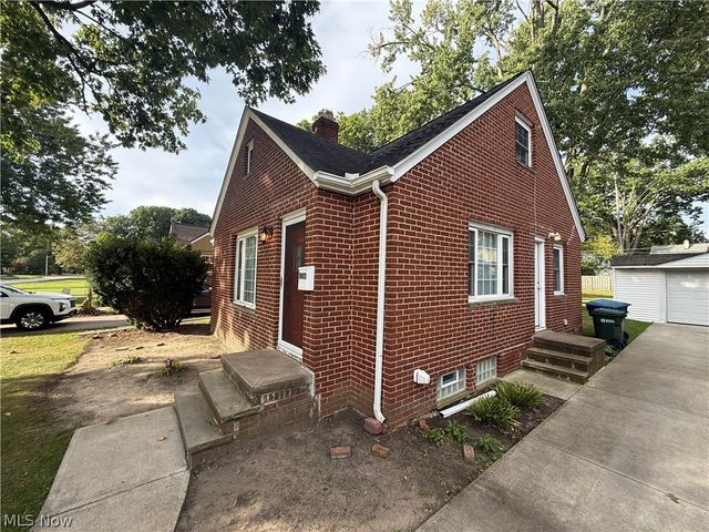 4588 W 227th Street, Fairview Park, OH 44126