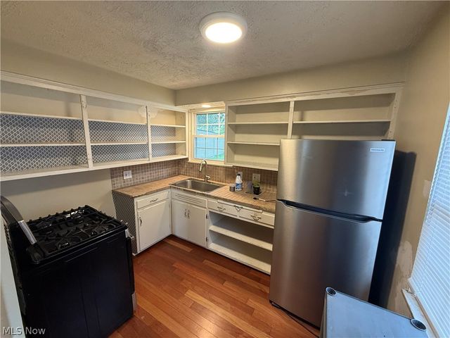 4588 W 227th Street, Fairview Park, OH 44126