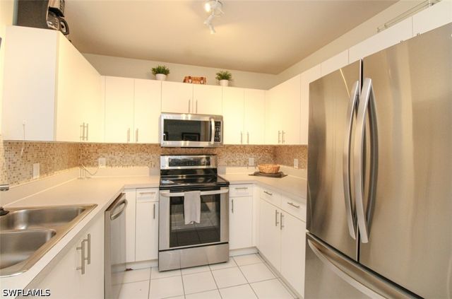 519 Roma CT 3-208, Naples, FL 34110