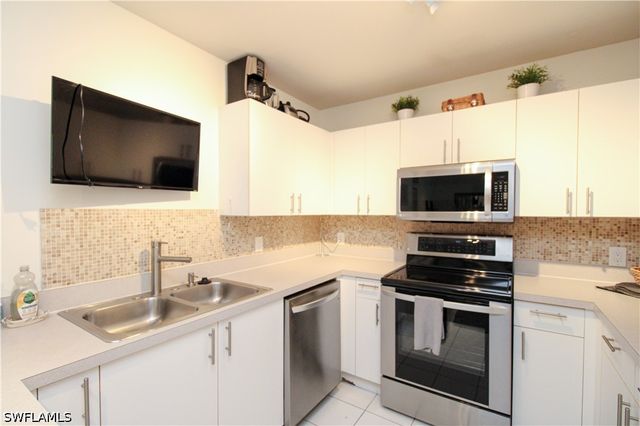 519 Roma CT 3-208, Naples, FL 34110