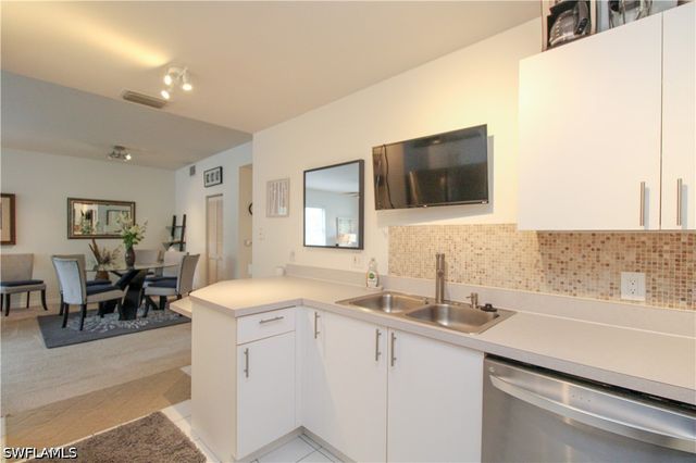 519 Roma CT 3-208, Naples, FL 34110
