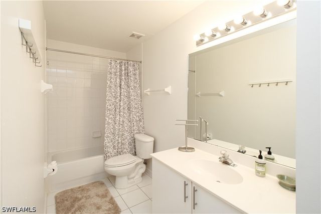 519 Roma CT 3-208, Naples, FL 34110