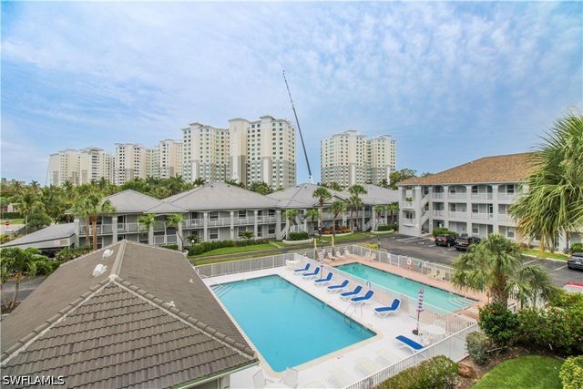 519 Roma CT 3-208, Naples, FL 34110
