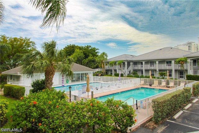 519 Roma CT 3-208, Naples, FL 34110