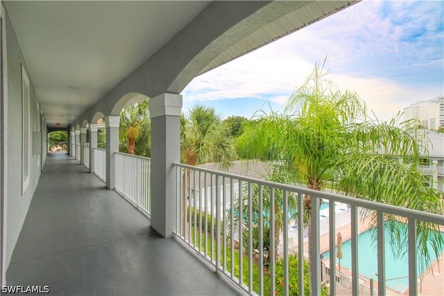 519 Roma CT 3-208, Naples, FL 34110