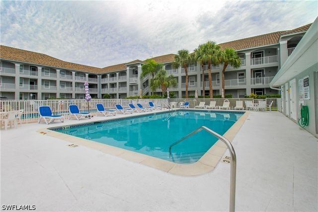 519 Roma CT 3-208, Naples, FL 34110