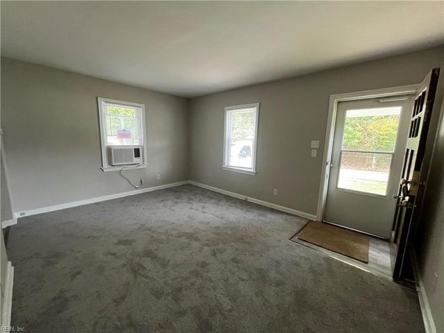 52 W Little Back River RD, Hampton, VA 23669