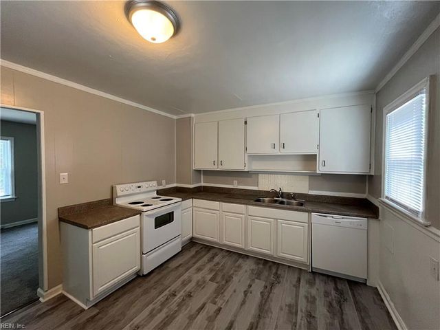 52 W Little Back River RD, Hampton, VA 23669