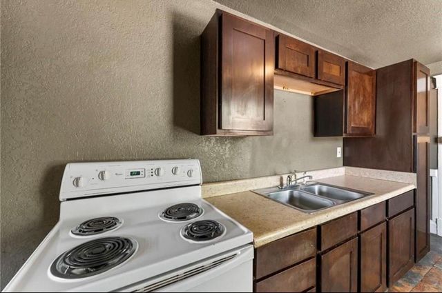 1115 E 41st Street, Kansas City, MO 64110