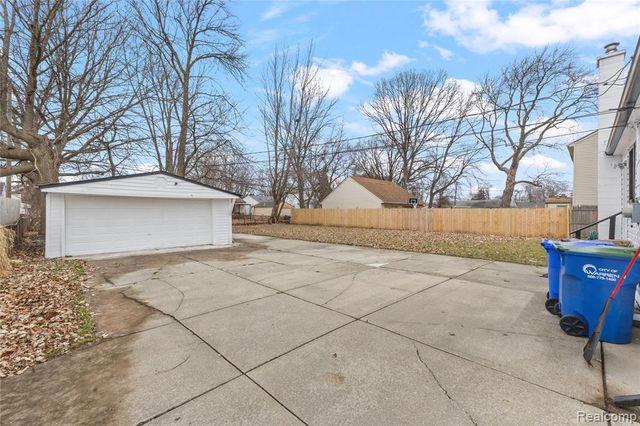 22513 Heussner Avenue, Warren, MI 48089