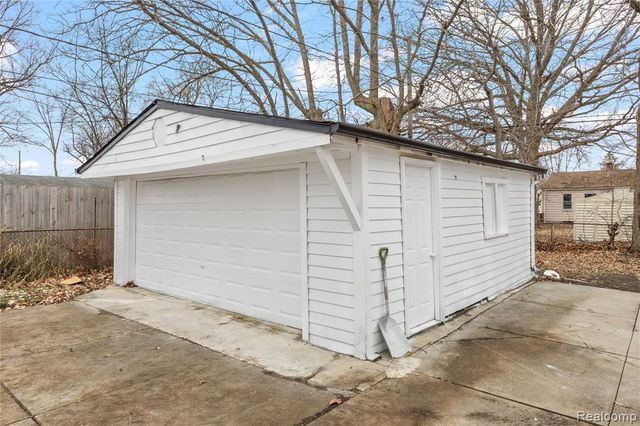 22513 Heussner Avenue, Warren, MI 48089