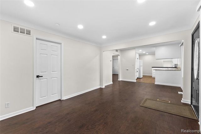 22513 Heussner Avenue, Warren, MI 48089