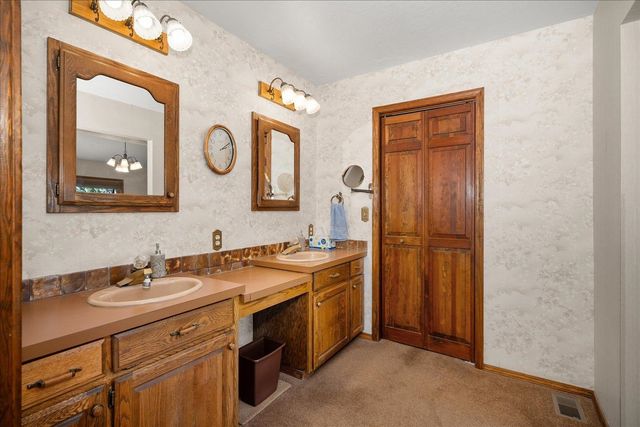 15927 E MACMAHAN Rd, Spokane, WA 99217