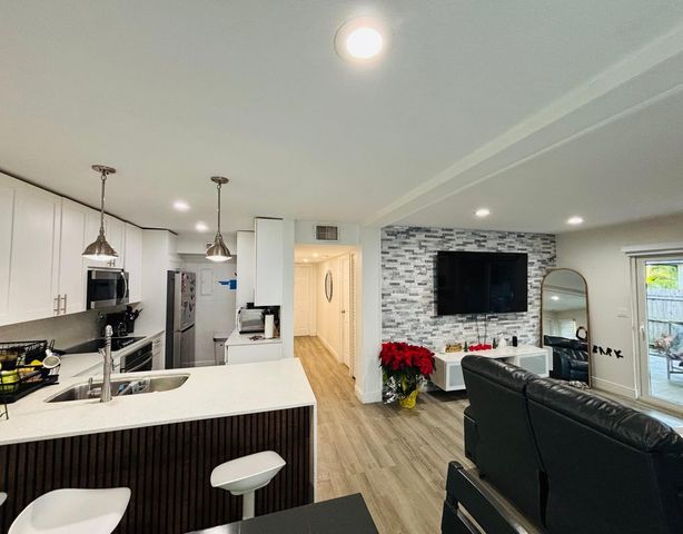 8000 NW 74th Ter, Tamarac, FL 33321