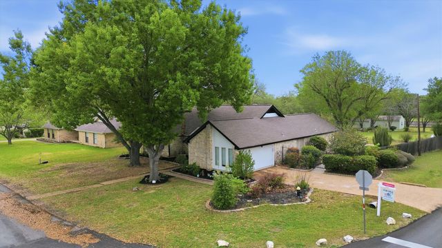 201 Towhee DR, Buda, TX 78610