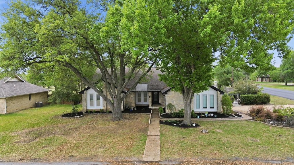 201 Towhee DR, Buda, TX 78610