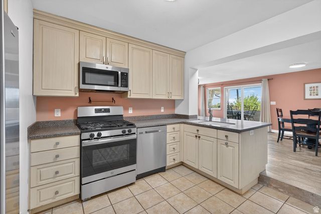 2337 E LOGAN CIR, Salt Lake City, UT 84108