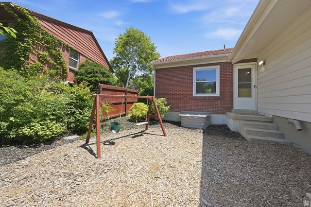 2337 E LOGAN CIR, Salt Lake City, UT 84108