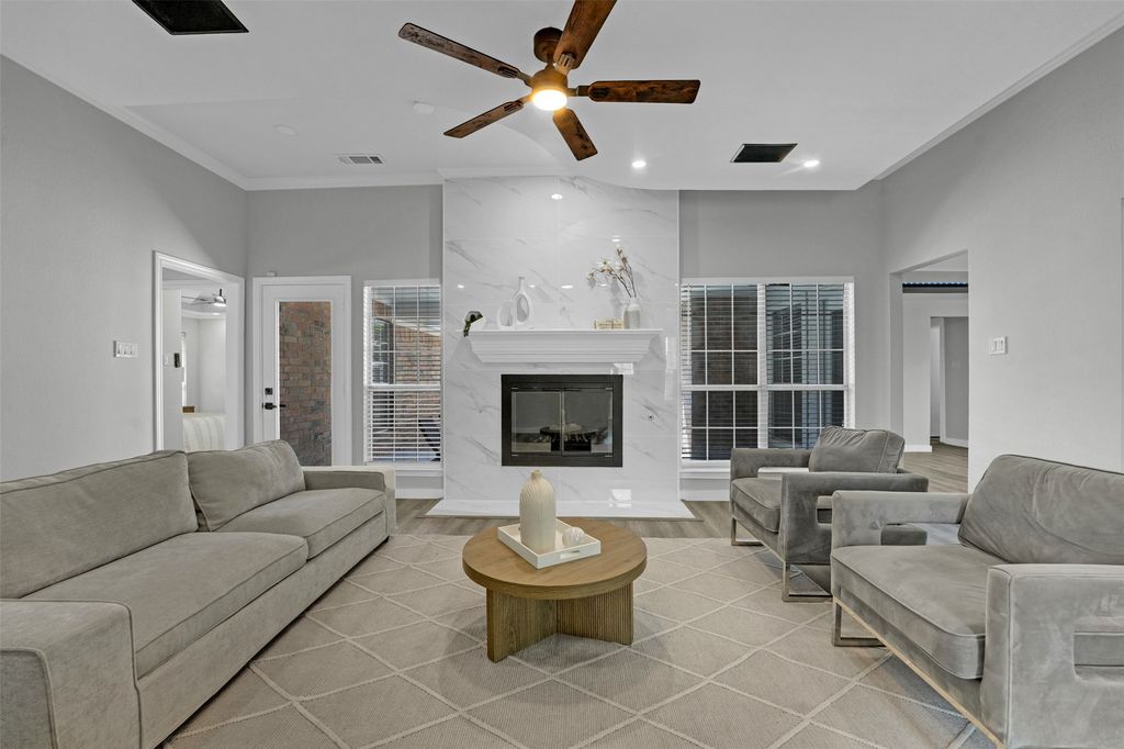 628 Heather Knoll Drive, Desoto, TX 75115