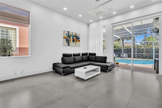 5851 NW 125th Ter, Coral Springs, FL 33076