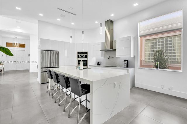 5851 NW 125th Ter, Coral Springs, FL 33076