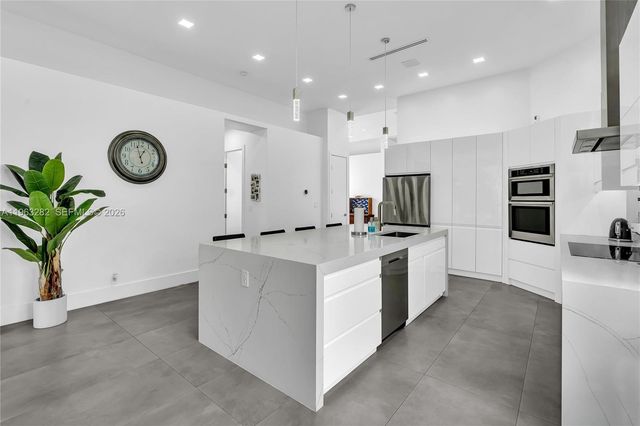 5851 NW 125th Ter, Coral Springs, FL 33076