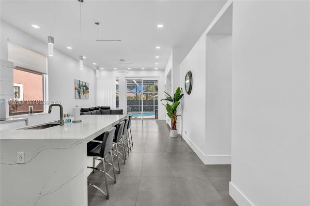 5851 NW 125th Ter, Coral Springs, FL 33076