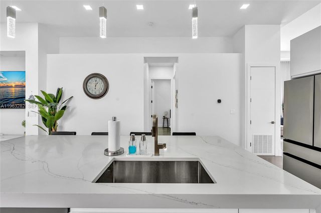 5851 NW 125th Ter, Coral Springs, FL 33076