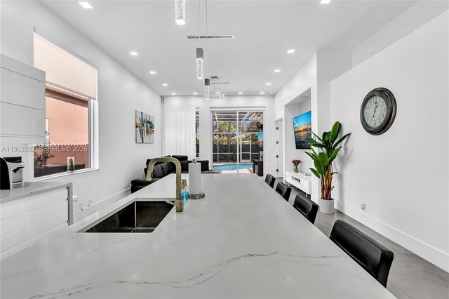 5851 NW 125th Ter, Coral Springs, FL 33076