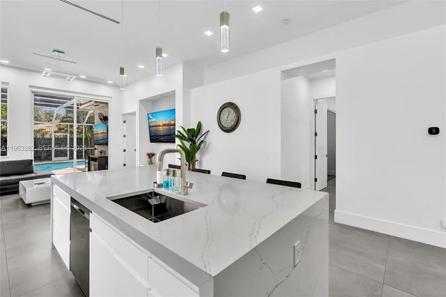 5851 NW 125th Ter, Coral Springs, FL 33076