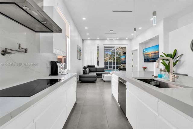 5851 NW 125th Ter, Coral Springs, FL 33076