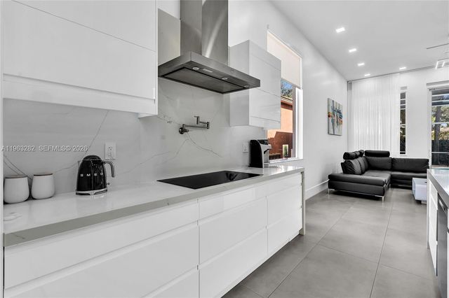 5851 NW 125th Ter, Coral Springs, FL 33076