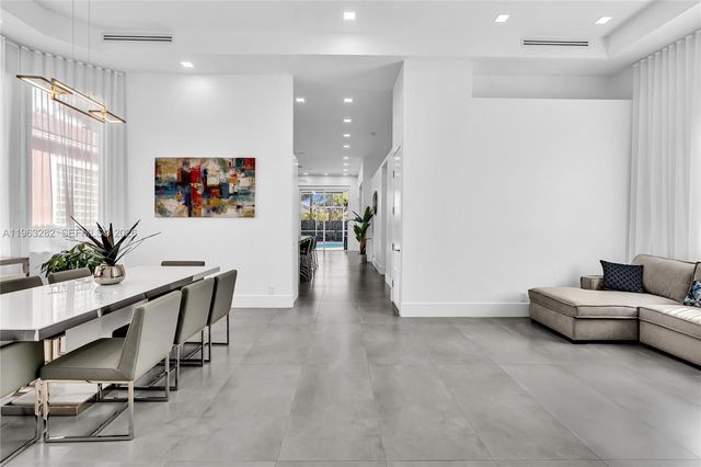 5851 NW 125th Ter, Coral Springs, FL 33076