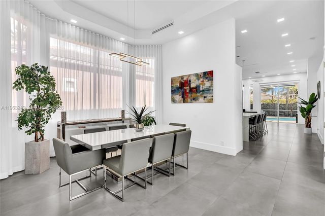 5851 NW 125th Ter, Coral Springs, FL 33076